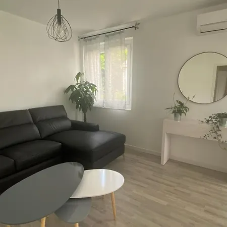 Jardin Clos: Tranquil Nyons Retreat with Private Parking Exterior photo