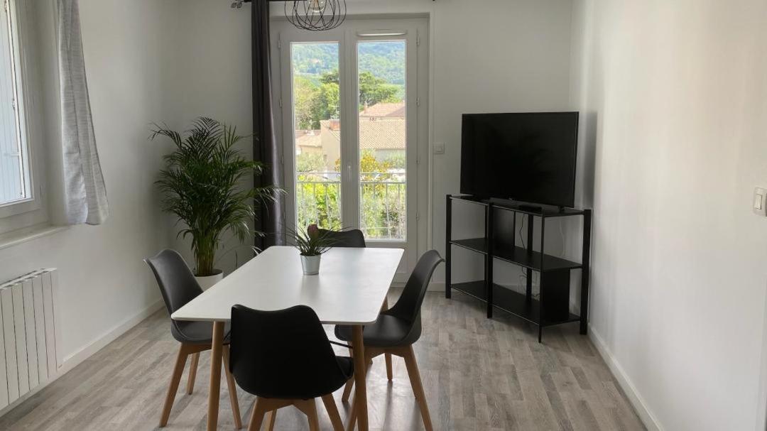 Apartment Jardin Clos: Tranquil Retreat With Private Parking *