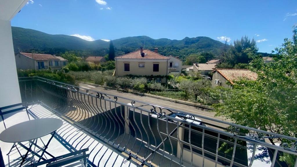 Apartment Jardin Clos: Tranquil Retreat With Private Parking Nyons
